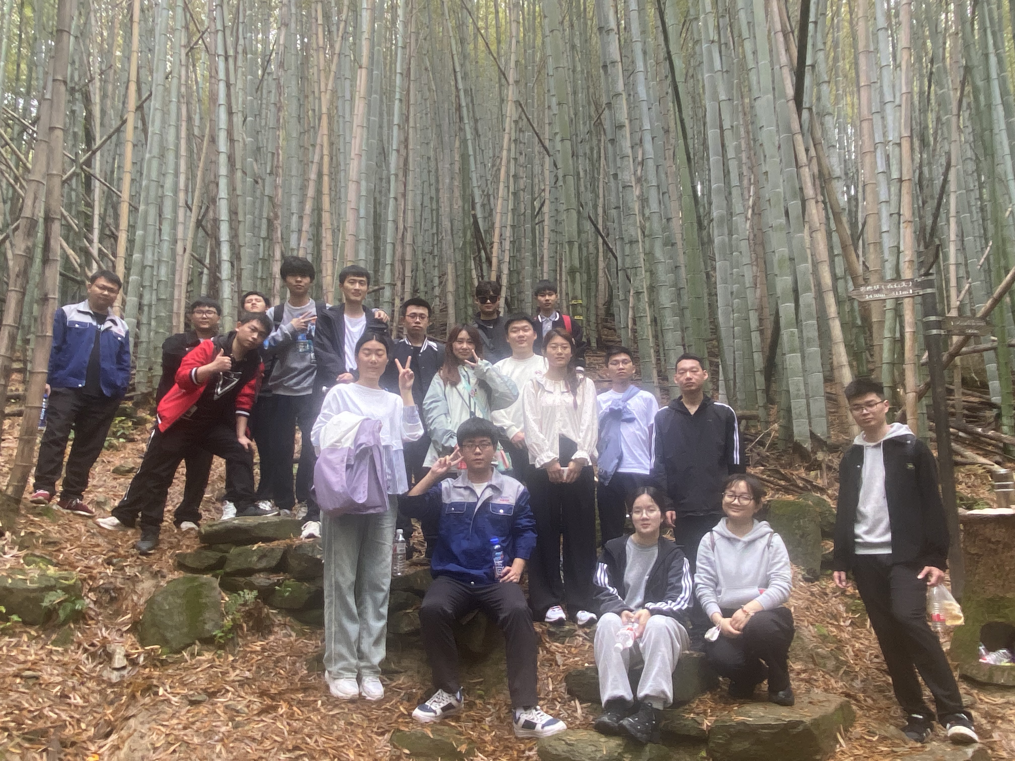青春正燃，毅路前行